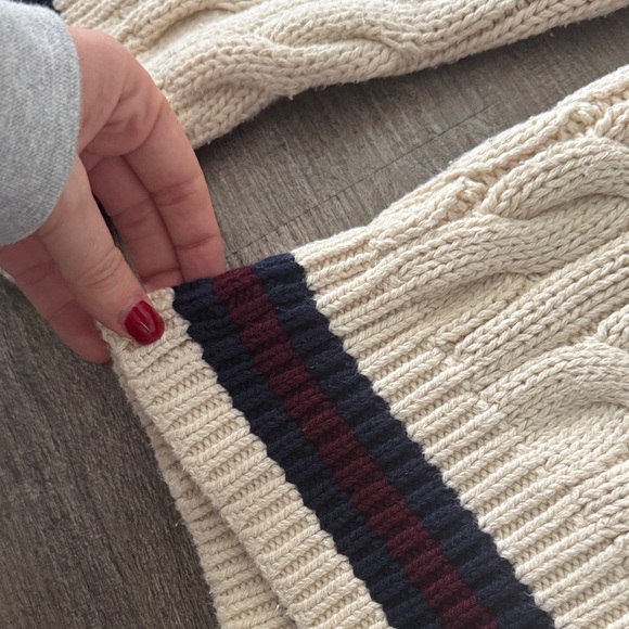 100% Cotton Ralph Lauren Cable Knit V-Neck Sweater - Picture 4 of 6